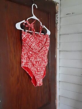Athleta Red Printed One-Piece Swimsuit with Twist Criss Cross Shoulder Straps